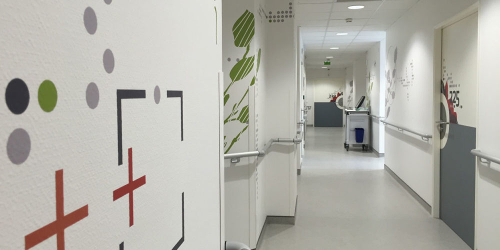 Clinique Oudinot design mural dans les circulations en hospitalisation