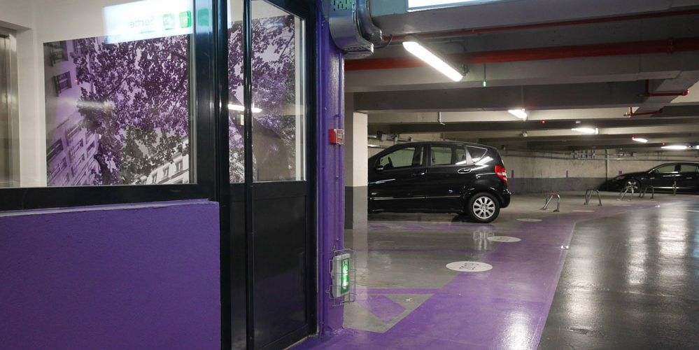 Décor mural photographique pour les escaliers du parking Lagrange à Paris - SAEMES