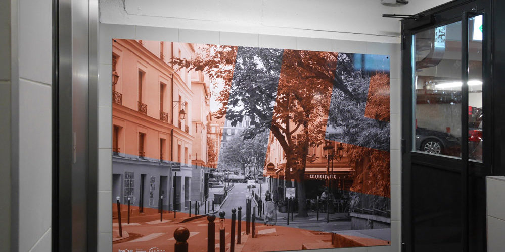 Décor mural photographique pour les escaliers du parking Lagrange à Paris - SAEMES