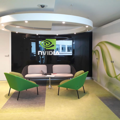 Décoration murale adhésif sur mobilier de bureaux pour Nvidia