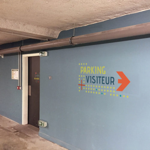 Signalétique directionnelle décorative parking visiteur pour le FCBA à Champs sur Marne