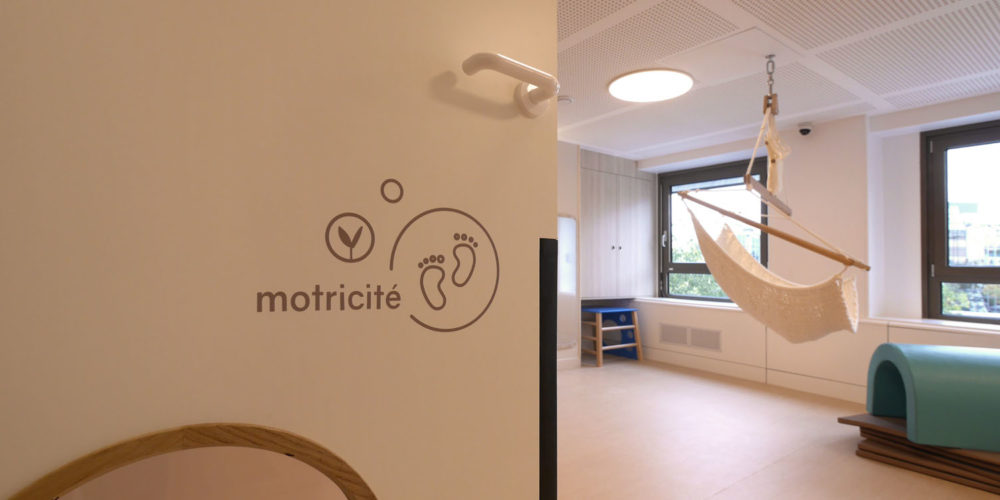 Signaletique interieure creche inclusive les bullotins salle de motricite