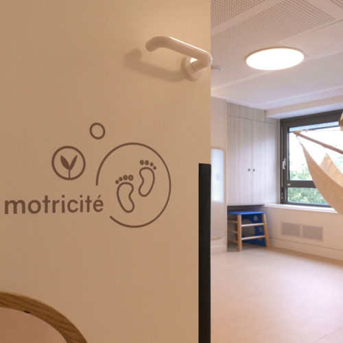 Signaletique interieure creche inclusive les bullotins salle de motricite