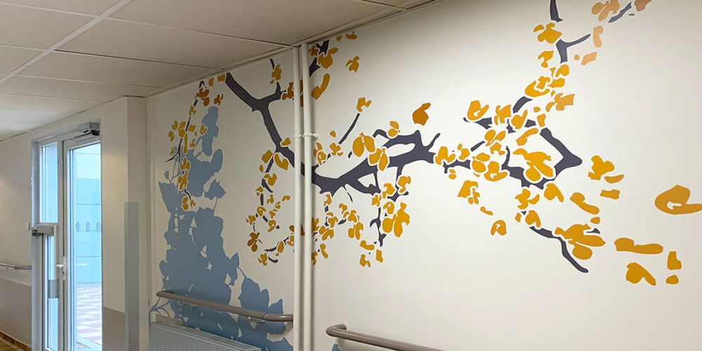 Design mural dans une circulation de l'EHPAD Emile Gérard à Livry-Gargan