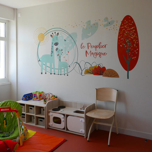 Design mural Le peuplier magique dans l'espace rencontre parent-enfant de la Maison d'Enfants à Caractère Social (MECS) de Worhmout AFEJI