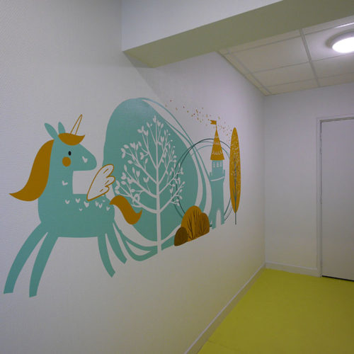 Design mural (Licorne) dans les circulations de la Maison d'Enfants à Caractère Social (MECS) de Worhmout AFEJI